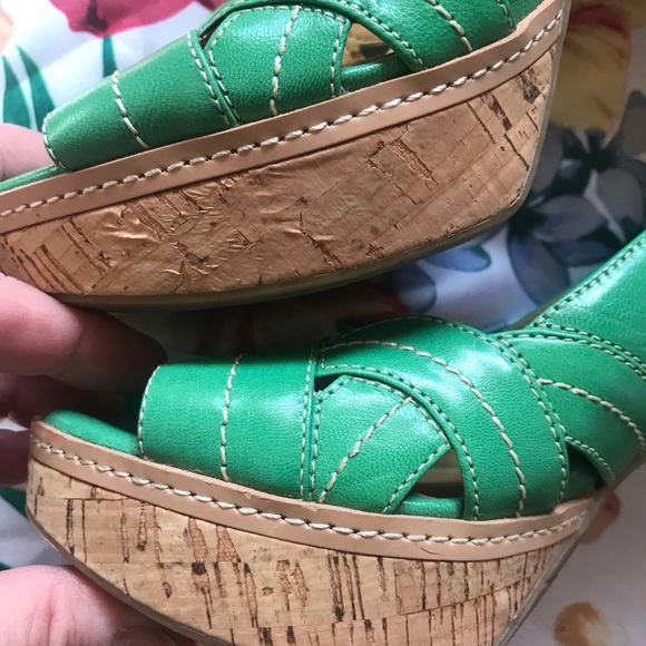 Beautiful green Nine West, size 7 sandals. - Picture 6 of 9